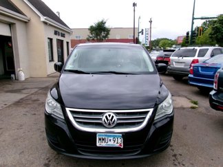 Used 2011 Volkswagen Routan SE image 1