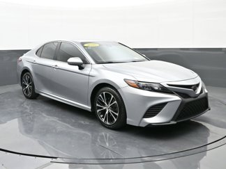 Used 2020 Toyota Camry SE image 1