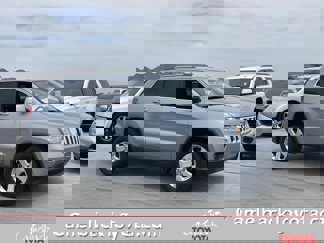 Used 2013 Jeep Grand Cherokee Laredo image 1