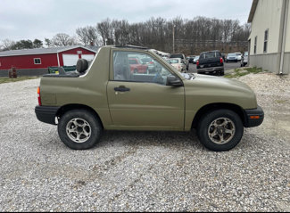 Used 1999 Chevrolet Tracker 4WD Convertible w/ Preferred Equipment Group 2 image 1