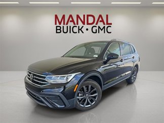 Used 2023 Volkswagen Tiguan SE image 1
