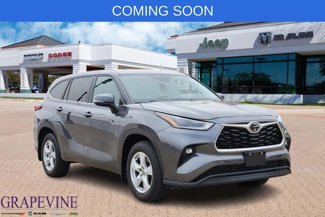 Used 2021 Toyota Highlander LE image 1
