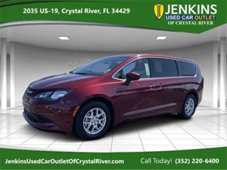 Used 2022 Chrysler Voyager LX image 1