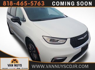 Used 2024 Chrysler Pacifica Select image 1