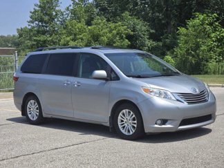 Used 2015 Toyota Sienna XLE image 1