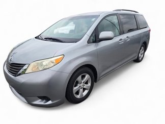 Used 2011 Toyota Sienna LE image 1