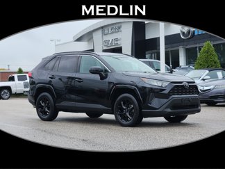 Used 2021 Toyota RAV4 LE image 1