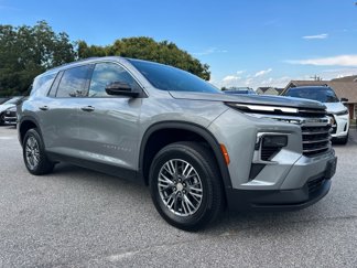 Used 2024 Chevrolet Traverse LT image 1