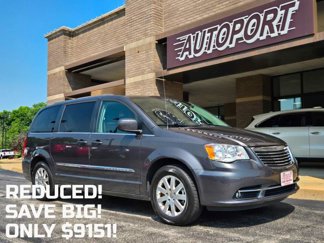 Used 2015 Chrysler Town & Country Touring image 1
