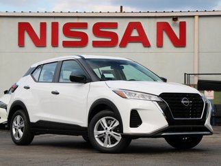 New 2025 Nissan Kicks Play S image 1