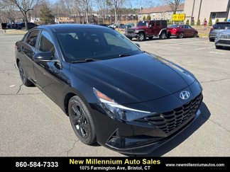 Used 2023 Hyundai Elantra SEL image 1