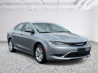 Used 2015 Chrysler 200 Limited image 1