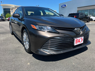 Used 2018 Toyota Camry LE image 1