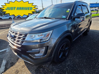 Used 2017 Ford Explorer XLT image 1