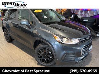 Used 2022 Chevrolet Trax LT w/ Premium Seat Package image 1
