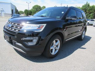 Used 2017 Ford Explorer XLT image 1
