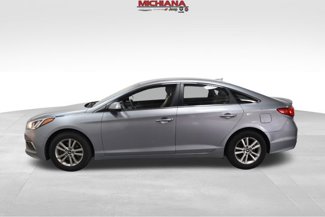 Used 2017 Hyundai Sonata SE image 1