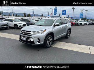 Used 2017 Toyota Highlander LE image 1