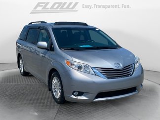 Used 2017 Toyota Sienna XLE image 1