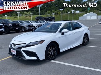 Used 2022 Toyota Camry SE image 1
