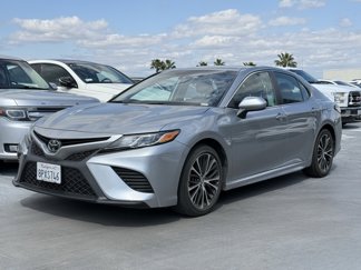 Used 2020 Toyota Camry image 1