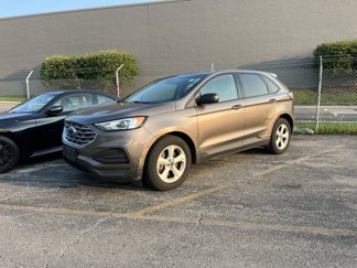 Used 2019 Ford Edge SE image 1