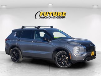 Used 2022 Mitsubishi Outlander SE image 1