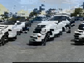 Used 2024 Mitsubishi Outlander SE image 1