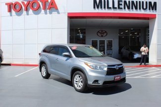 Used 2016 Toyota Highlander LE image 1