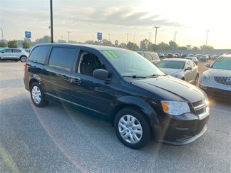 Used 2017 Dodge Grand Caravan SE image 1