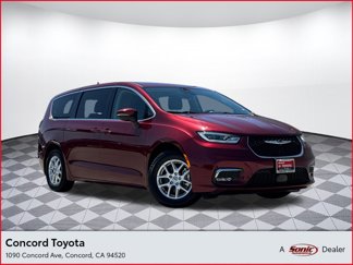 Used 2023 Chrysler Pacifica Touring-L image 1