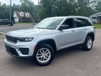 Used 2024 Jeep Grand Cherokee Laredo X image 1