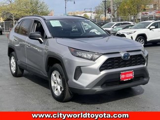 Used 2021 Toyota RAV4 LE image 1