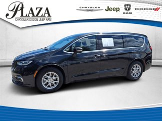 Used 2023 Chrysler Pacifica Touring-L image 1