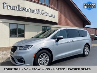 Used 2023 Chrysler Pacifica Touring-L image 1