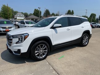 Used 2024 GMC Terrain SLT image 1