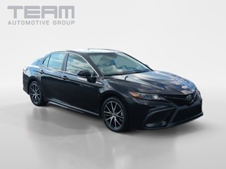 Used 2023 Toyota Camry SE image 1