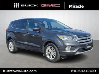 Used 2019 Ford Escape SE image 1