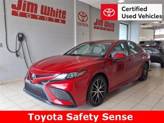 Certified 2021 Toyota Camry SE image 1