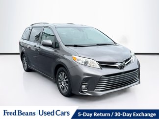 Used 2019 Toyota Sienna image 1