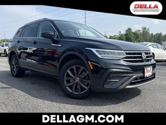 Used 2022 Volkswagen Tiguan SE image 1