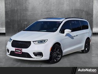 Used 2022 Chrysler Pacifica Limited w/ Uconnect Theater Family Group image 1