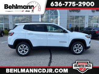 New 2025 Jeep Compass Latitude image 1
