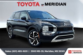 Used 2023 Mitsubishi Outlander SE image 1