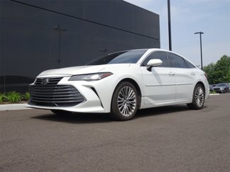Used 2019 Toyota Avalon Limited image 1