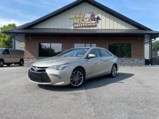 Used 2017 Toyota Camry SE image 1