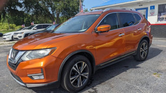 Used 2017 Nissan Rogue SL image 1