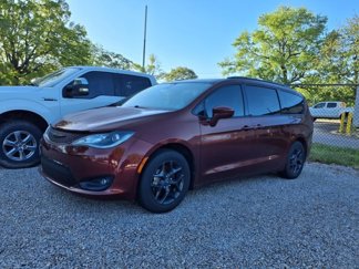 Used 2019 Chrysler Pacifica Touring-L w/ S Appearance Package image 1