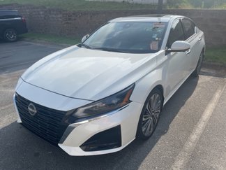 Used 2023 Nissan Altima 2.5 SL image 1