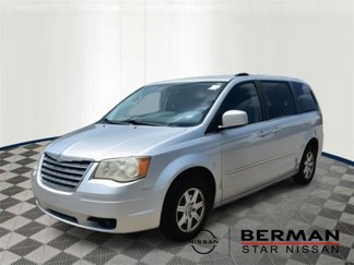 Used 2010 Chrysler Town & Country Touring image 1